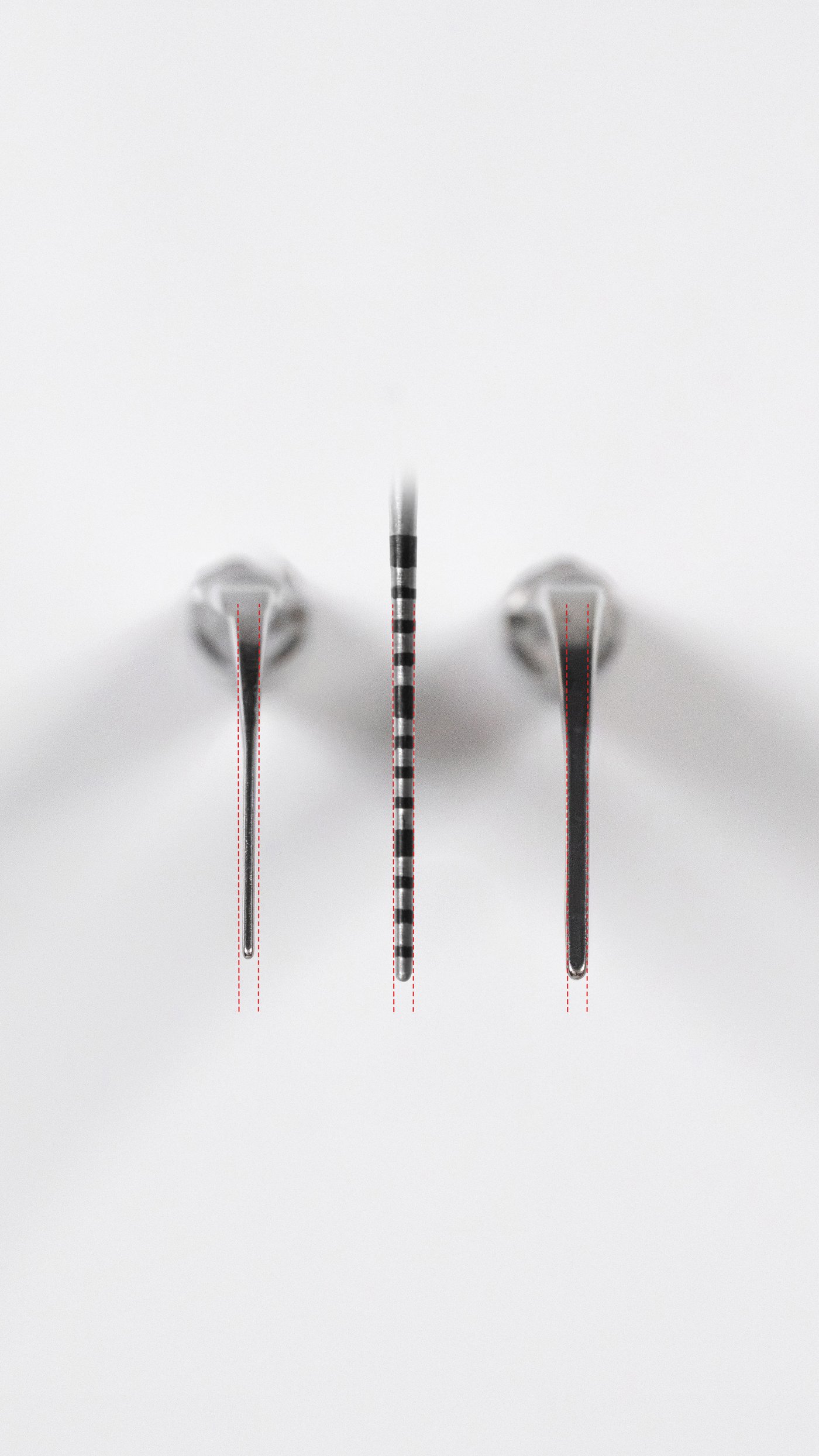 PIEZON PS MAX tip beside a periodontal probe and the standard PIEZON PS tip, showing the slimmer profile